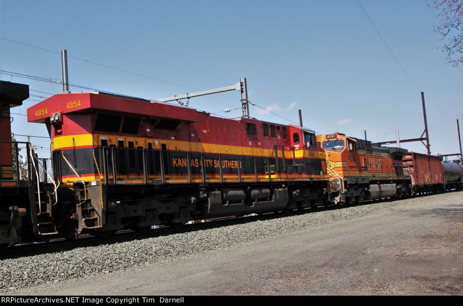 KCS 4854 on CSX K142